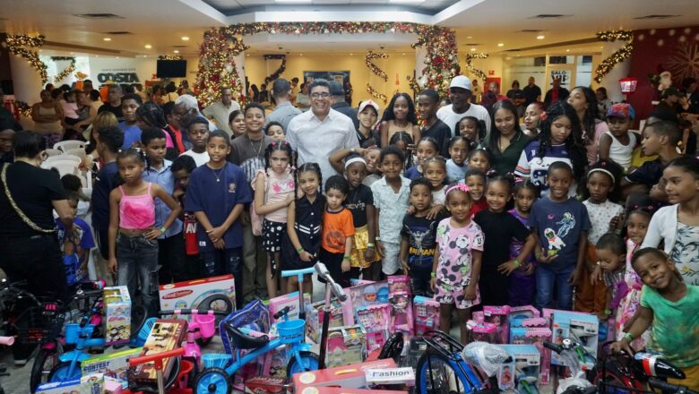 Alcaldía SDE lleva alegría a cientos de niños con entrega de juguetes en celebración del Día de los Santos Reyes