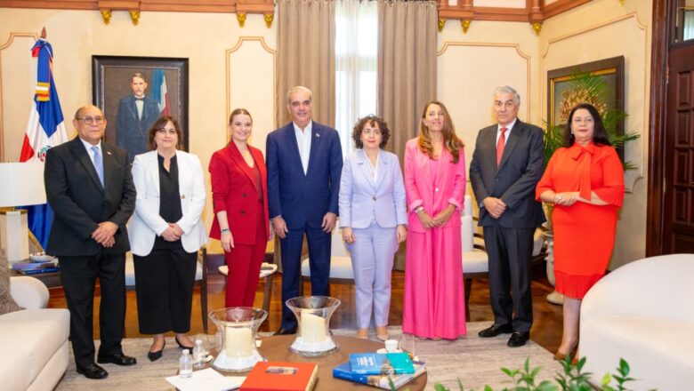 Presidente Abinader recibe en visita de cortesía a la presidenta del Gobierno de las Islas Baleares, Margalida Prohens Rigo, en el Palacio Nacional