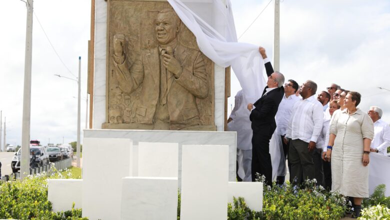 Presidente Luis Abinader encabeza renombramiento de la avenida Ecológica como José Francisco Peña Gómez en Santo Domingo Este