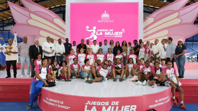 Ministro Kelvin Cruz clasura con éxito los rescatados Juegos de la Mujer 2026.