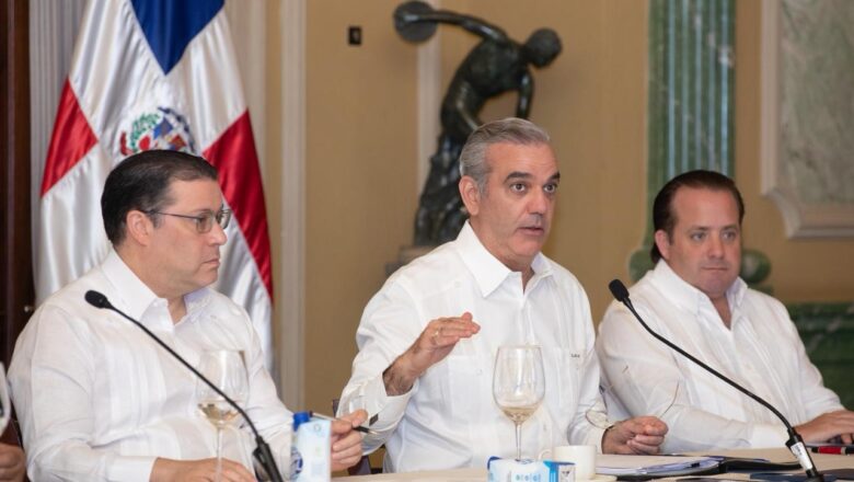 Presidente Luis Abinader anuncia que el Gobierno mantendrá sin variación precios de los combustibles para la presente semana