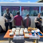 EN BARAHONA: DETIENEN CHOFER Y COBRADOR DE AUTOBÚS CON ONCE PAQUETES DE PRESUNTA MARIHUANA