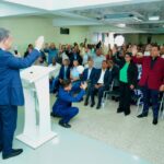 Leonel juramenta en la FP al director de la Sinfónica del Cibao, Ruddy Capellán, y a dirigentes políticos en Santiago