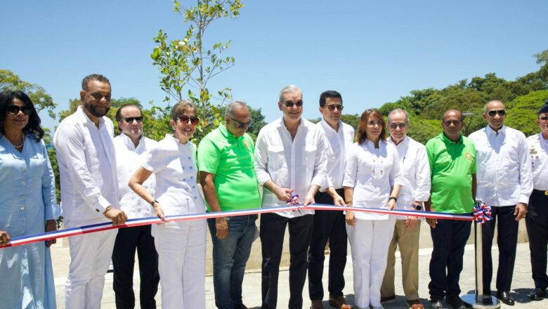 Presidente Abinader entrega obras de renovación de la playa Sosúa y su plaza de vendedores, impulsando su transformación como referente del turismo en la República Dominicana