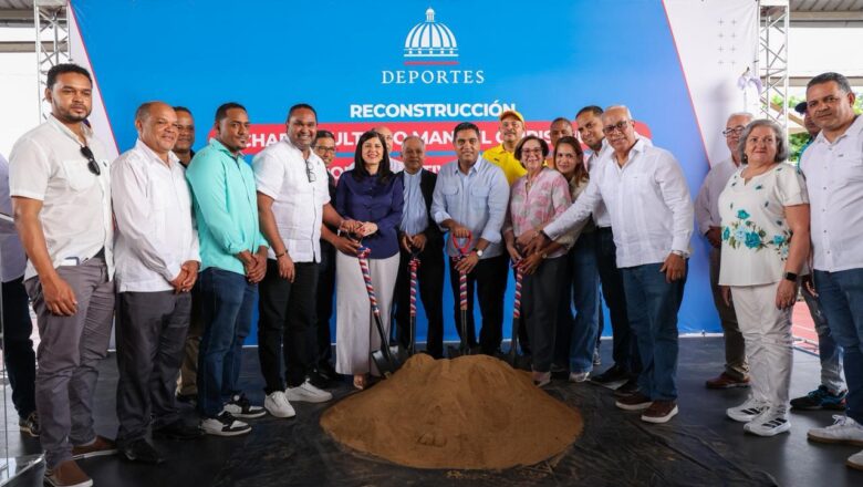 Ministro Kelvin Cruz inicia reconstrucción de dos multiusos en Hermanas Mirabal