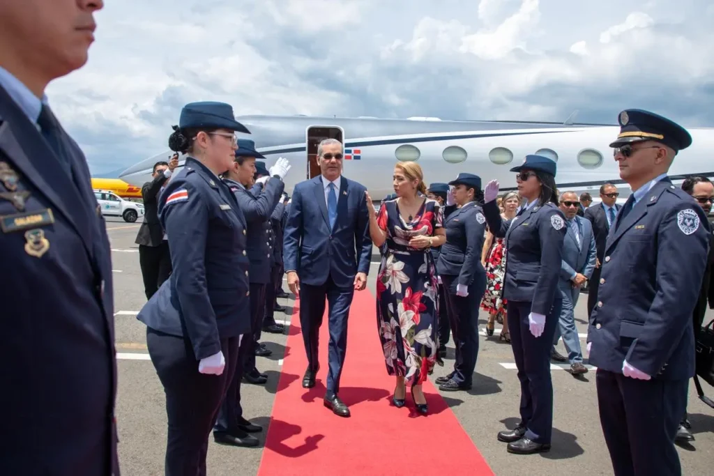 Primer Mandatario de República Dominicana, Luis Abinader llega a Costa Rica para participar en actos de transmisión de mando presidencial de Laura Fernández Delgado