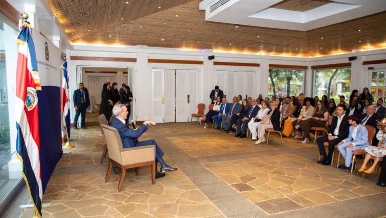 Presidente Abinader fortalece vínculos con la diáspora dominicana y reafirma compromiso durante su visita a Costa Rica