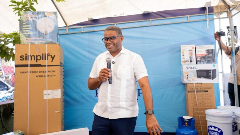 Propeep realiza donación de enseres a la Defensa Civil en el municipio Santo Domingo Oeste
