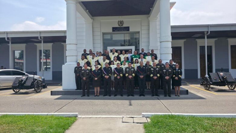 El Ministerio de Defensa, a través de la Universidad Nacional para la Defensa “Juan Pablo Duarte y Díez”, UNADE, marca un hito internacional con histórica graduación en Derechos Humanos en Guatemala