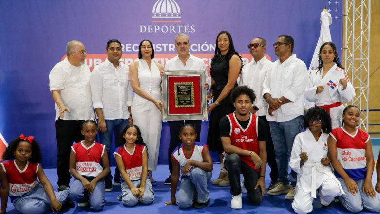 Presidente Luis Abinader entrega remodelado Club Los Cachorros de Cristo Rey con inversión de RD$54 millones