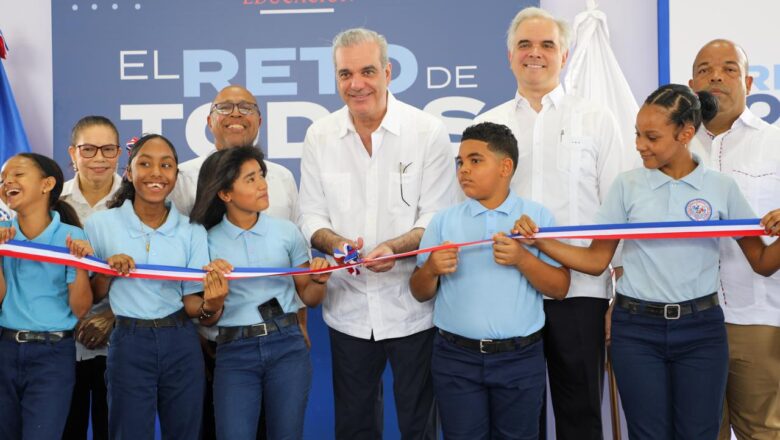 Presidente Abinader inaugura dos modernos techados escolares, uno en el Ensanche La Fe y otro en Las Palmas de Herrera, para fortalecer el deporte y la formación de cientos de estudiantes de ambos sectores