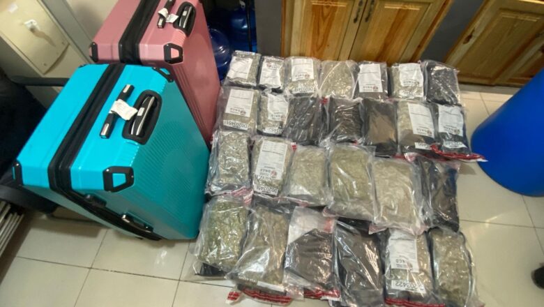 INTERVIENEN DOS MALETAS CARGADAS DE PRESUNTA MARIHUANA EN AEROPUERTO PUNTA CANA