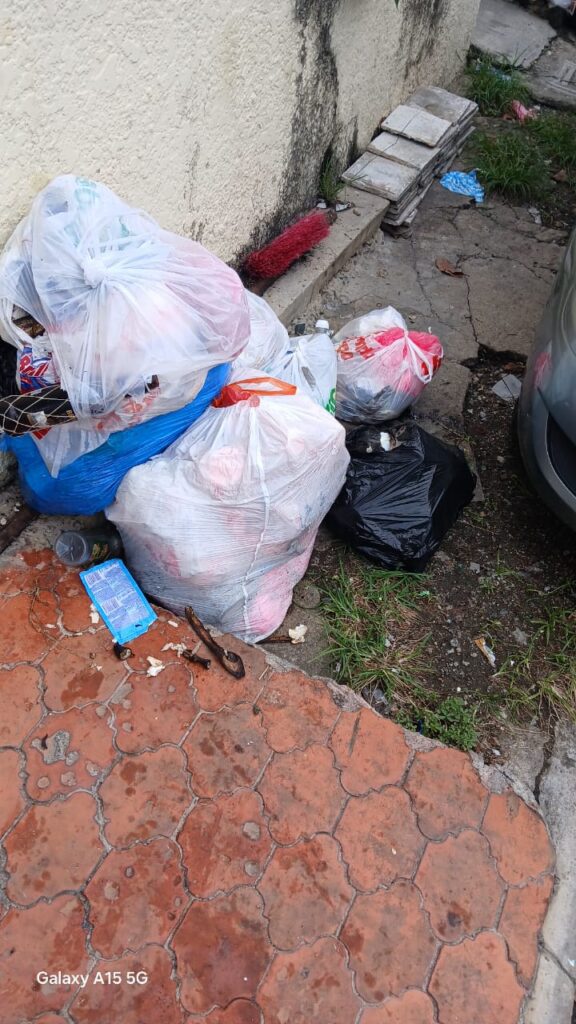 Ciudadanos en Santo Domingo Este Denuncian Problema Con Recogida de Basura.