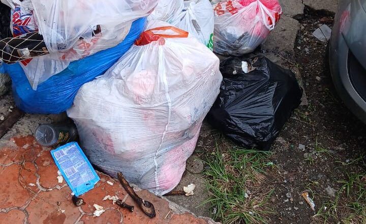 Ciudadanos en Santo Domingo Este Denuncian Problema Con Recogida de Basura.