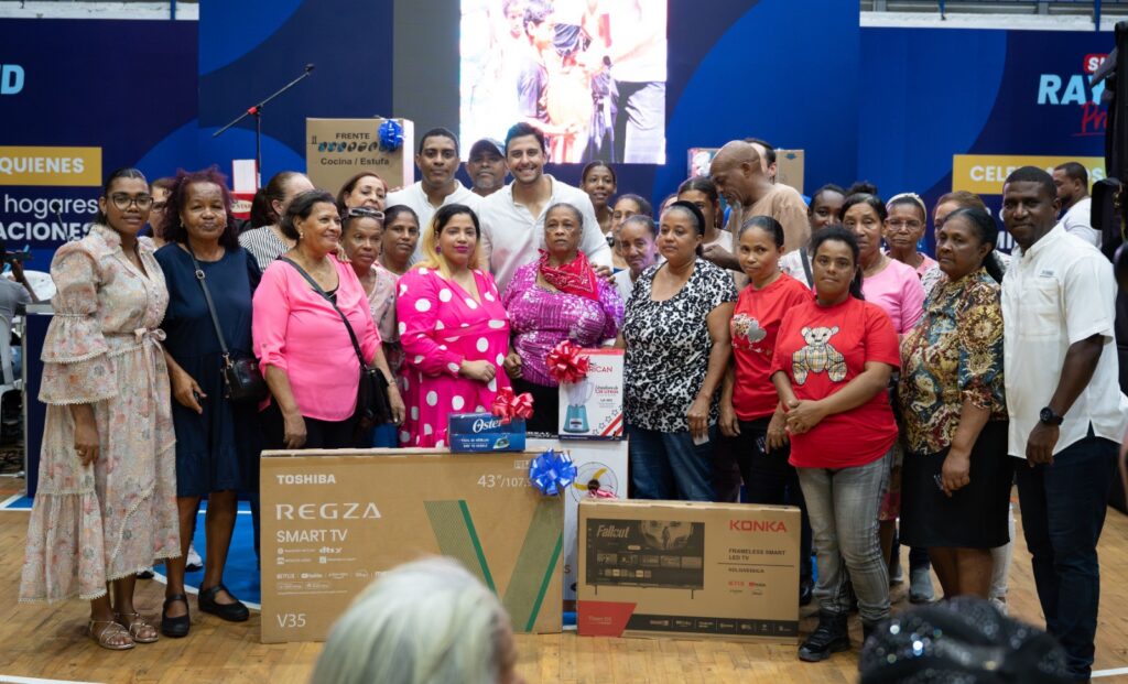Raymond Rodríguez celebra el día de las madres; más de 700 mujeres respaldan su labor social en la capital