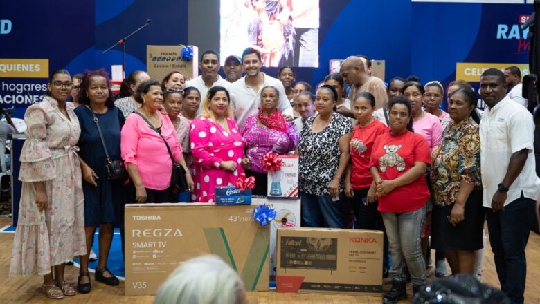 Raymond Rodríguez celebra el día de las madres; más de 700 mujeres respaldan su labor social en la capital