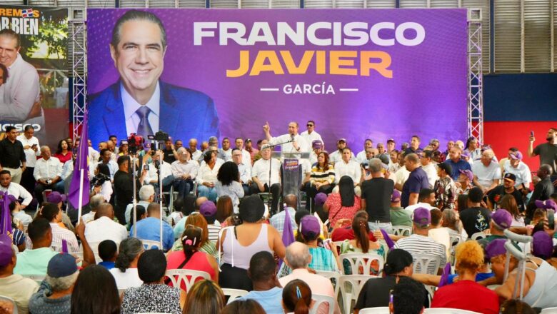 Francisco Javier García moviliza multitud en Santiago y fortalece su proyecto presidencial