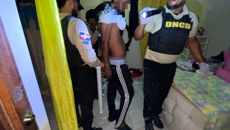 DNCD APRESA EN HIGÜEY MICROTRAFICANTE CON DROGAS Y DOS ARMAS DE FUEGO