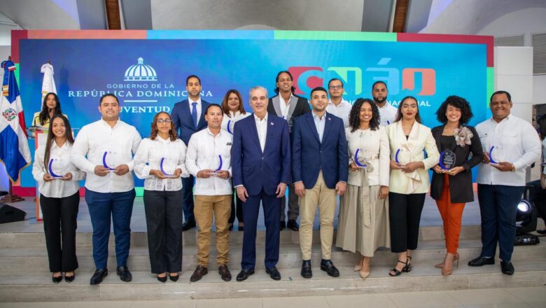 Presidente Abinader llama a los jóvenes a ser guardianes de la ética y se autodenomina presidente del Sistema Nacional de Ética Juvenil