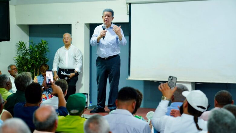 Minuto de silencio en solidaridad con Venezuela marca inicio de asamblea de Fuerza del Pueblo en Puerto Plata