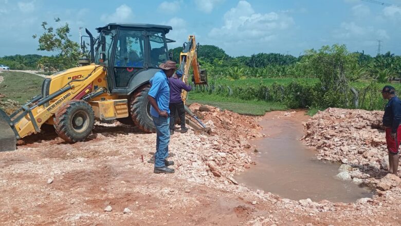 Avería en línea de 48 pulgadas afecta temporalmente el suministro de agua en sectores de Santo Domingo Este