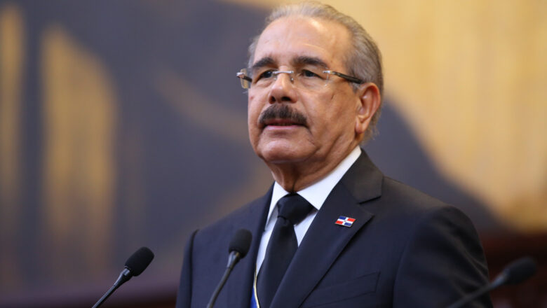 Danilo Medina: El Gobierno del PRM le está saliendo muy caro al país