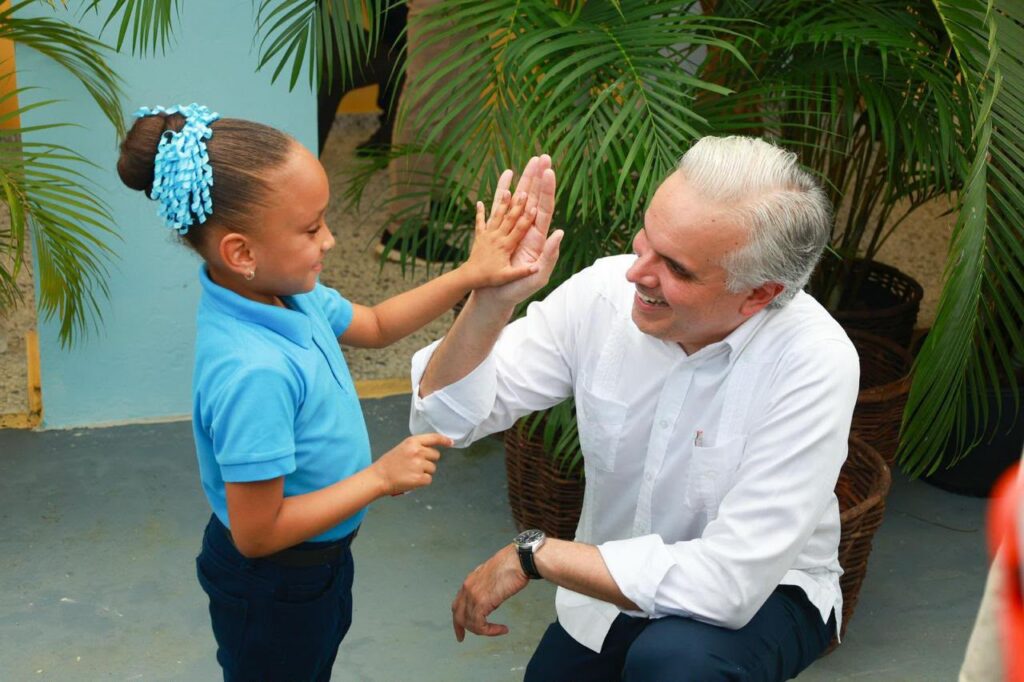 Luis Miguel De Camps instruye aumento de psicólogos y orientadores en escuelas públicas
