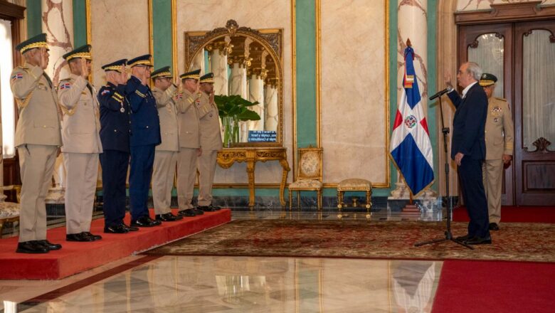 Presidente Abinader toma juramento a nuevos comandantes del Ejército, Fuerza Aérea y al director de la Policía Nacional