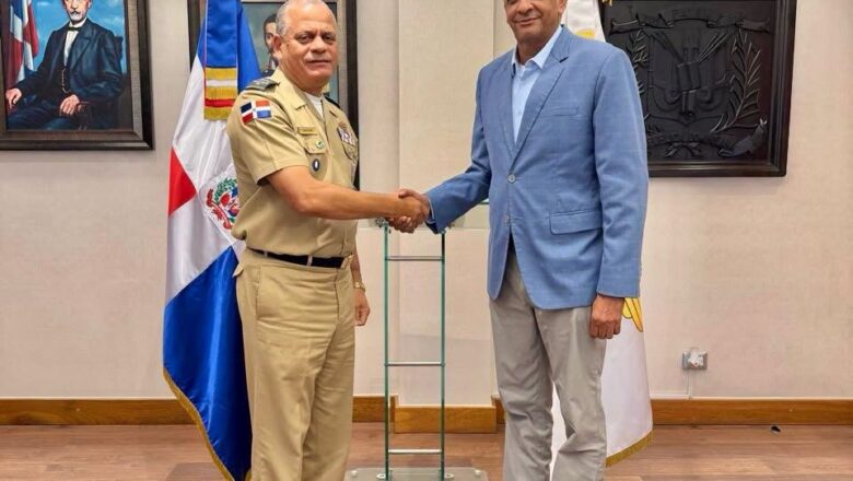 Director del COE realiza visita de cortesía al Ministerio de Defensa
