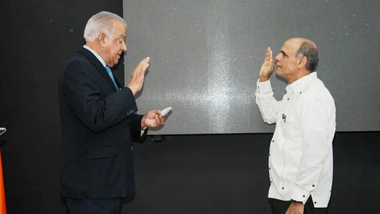 Ministro Andrés Bautista juramenta a Carlos Paulino como nuevo director de la Defensa Civil