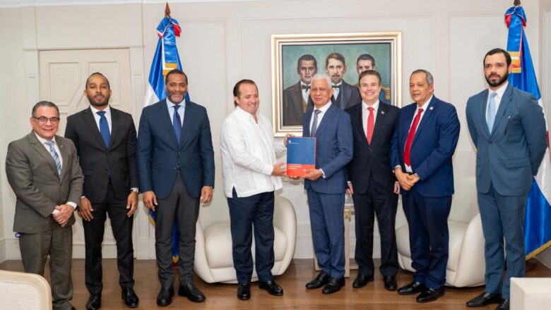 Senado recibe anteproyecto para reformar la Ley de Alianzas Público-Privadas