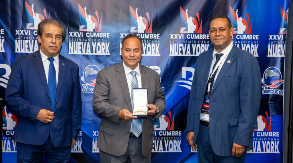 Cumbre Latinoamericana reconoce a Alberto Caminero por su trayectoria periodística