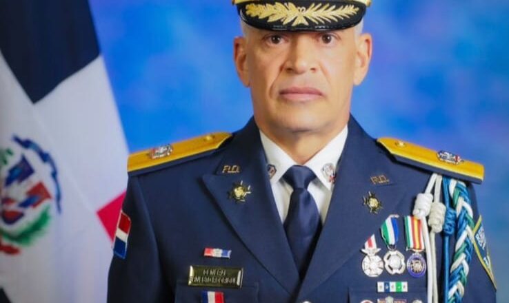 Mayor general Rodríguez García visita a agente policial que perdió su vivienda en un incendio y anuncia respaldo institucional