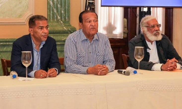 Juan Marte y Ministro Industria y Comercio abordan inquietud sobre alzas de precios combustibles y posible reajuste de pasaje