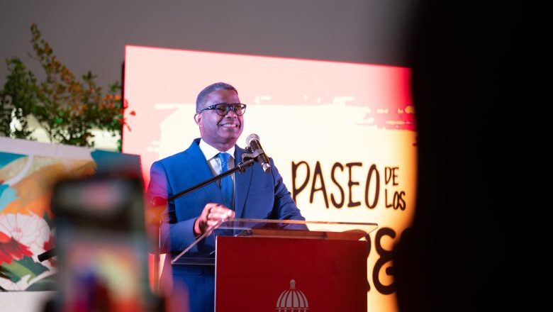 Robert Polanco Director de Propeep inaugura exposición “Entre Muros y Colores”.