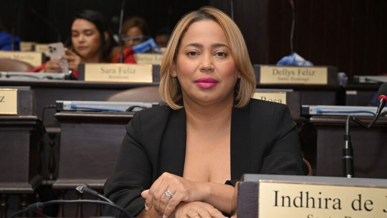 Indhira De Jesús impulsa proyecto para acumular fondos no utilizados en medicamentos.