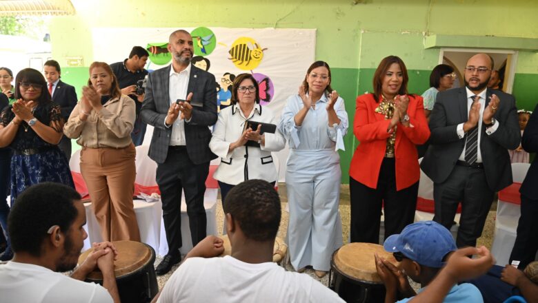 Comisión de diputados visita Centro de Sordoceguera para debatir proyecto de ley sobre discapacidad