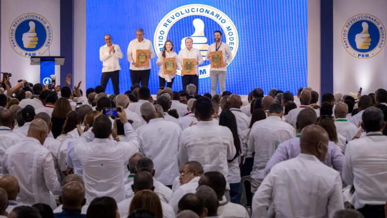 PRM juramenta en ambiente de unidad a sus nuevas autoridades encabezadas el presidente Luis Abinader