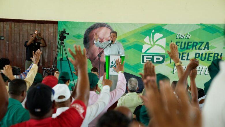 “Perdón por apoyar al PRM”, exclama dirigente oficialista al pasar a la FP en multitudinario acto en San Juan