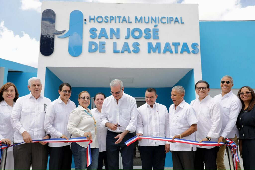 Presidente Abinader afirma que Sajoma y sus distritos, en términos de salud, no tienen por qué envidiarle nada a ningún lugar del país
