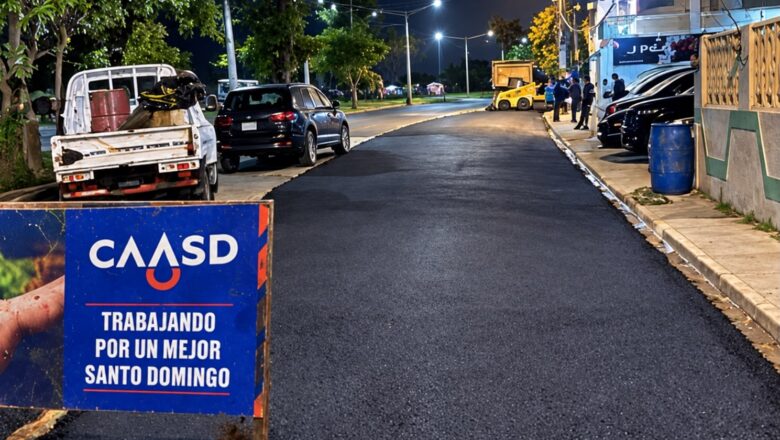 CAASD asfalta 12 mil metros cuadrados de calles luego de trabajos para optimizar servicio en distintos sectores