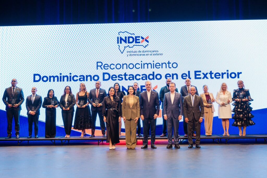 Presidente Abinader reconoce a 14 dominicanos destacados en Estados Unidos mediante el INDEX