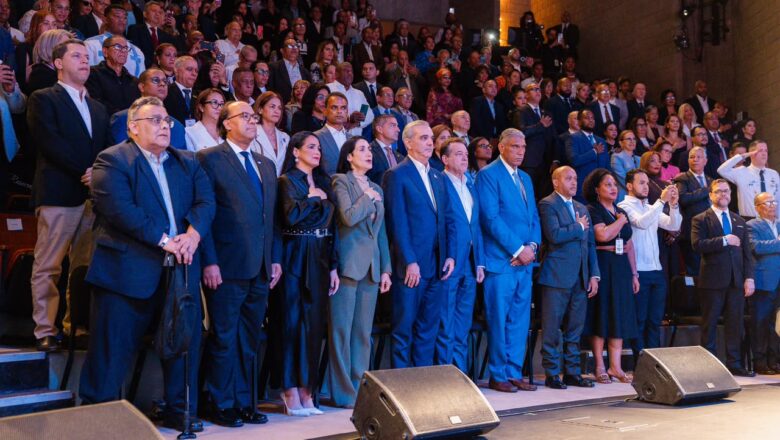 Presidente Abinader inicia entrega oficial del Pasaporte Electrónico para dominicanos en Nueva York, Nueva Jersey y Boston