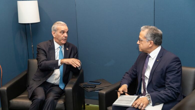 Director general de la UNESCO y el presidente Abinader conversaron sobre los avances de República Dominicana reflejados en el reporte Global Education Monitoring Report 2026
