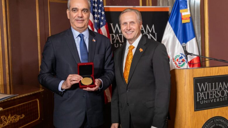 Presidente Abinader recibe la Medalla Presidencial de William Paterson University, el más alto honor otorgado por esa casa de estudios