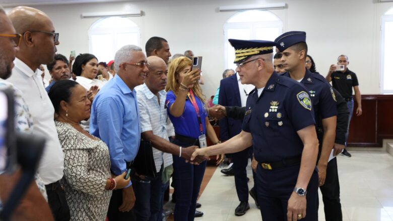Director general de la Policía Nacional fortalece proximidad con líderes comunitarios de Los Alcarrizos