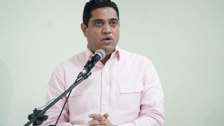 Kelvin Cruz supervisa recuperación del césped del Estadio Félix Sánchez tras concierto de Ramón Orlando