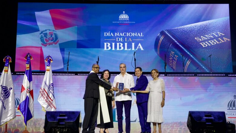 Comunidad Cristiana Nacional reconoce al presidente Abinader por su respaldo a la fe y a la Biblia durante seis años consecutivos