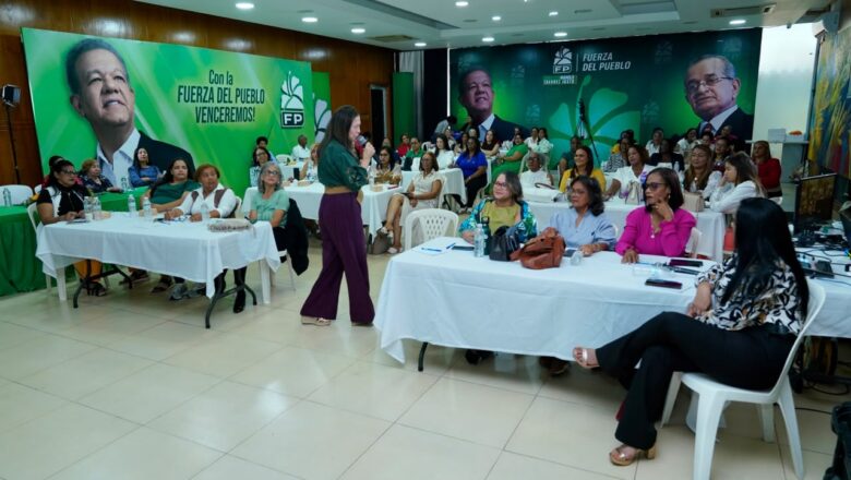 Mujeres de la Fuerza del Pueblo llevan su formación política desde el discurso hasta la imagen