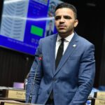 Saulo Vega ironiza con renunciar a posición de diputado por San Cristóbal